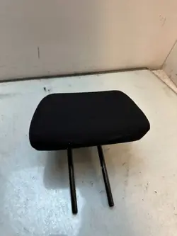 Peugeot 208 takaistuimen päänoja OEM 75834275293
