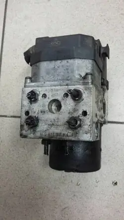 Bomba ABS OEM 111AH para VW Passat B5 - Usada