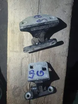 Vänster fram dörrgångjärn set Mercedes A168 2002 Lift