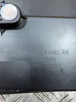 Mitsubishi Outlander IV mittkonsol höger SPC08484