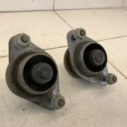 Jeep OE frame kussen voor rechts compleet links