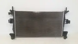 Radiador de refrigeración de motor Ford OE BV618005AD