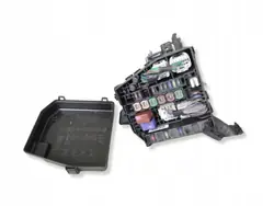 OEM 82641-47020 sulakekotelo Toyota Urban Cruiserille