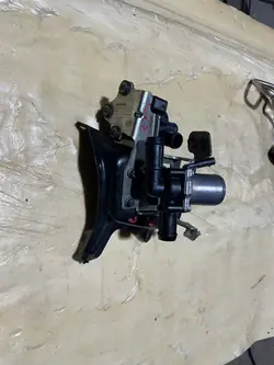 VOLVO 2.0 D Vattenpumpventil + Fäste