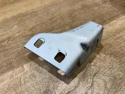 Voorste spatbordbeugel Jaguar XE OEM GX73043B59AA