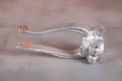 OEM 6861199 Suporte Amortecedor Dianteiro Esquerdo BMW Série 5