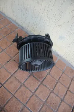 Ventilador de calefacción Nissan OE F667217D - Usado