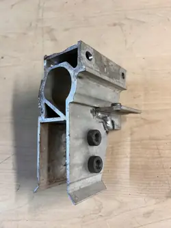 BMW i4 Linker radiatorbevestiging OEM 9498819 - Gebruikt