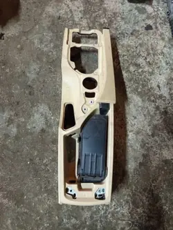 Accoudoir BMW 5 E60 OEM 72758413 - État utilisé