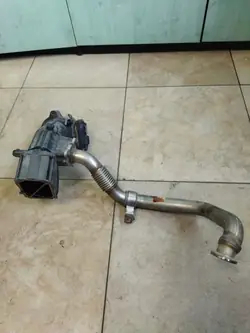 Soupape EGR avec Tuyau OEM 22143686 - Renault OE Occasion