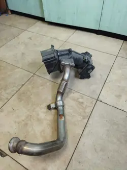 Soupape EGR avec Tuyau OEM 22143686 - Renault OE Occasion
