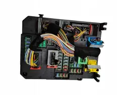BSI-moduuli OEM 9806687980 Citroen C4 Picasso II:lle