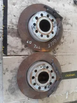 Gebruikte remschijven & blokken set OEM 5Q0615601D