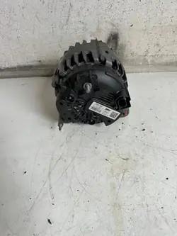 VOLKSWAGEN PASSAT B8 Vaihtovirtageneraattori