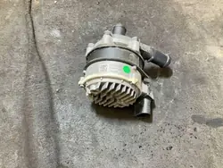 Moteur de Circulation d'Eau Volvo OEM P32339380 Occasion