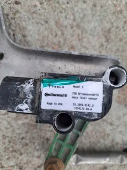 Tesla Model S Niveausensor Federung OEM 1004173-00-A