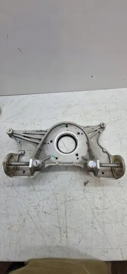 Tesla Model 3 Etujousimen kiinnike OEM 134439100A
