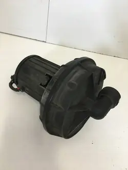 Polttoainepumppu VW PASSAT B5 1.6L 75kW 1996-2005