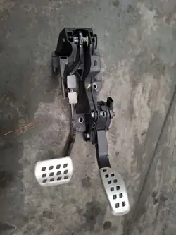Pédale de frein OEM CXY218 pour Renault Clio V