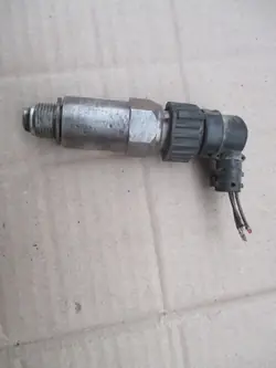 Capteur d'impulsion tachygraphe 4 broches Renault Mascott