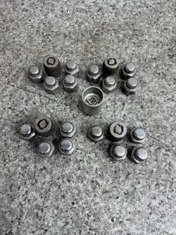 Ruuvit ja Turva Mazda OE OEM CX-5 II 2017-2021