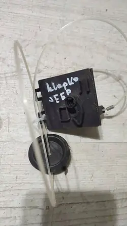 Câble d'ouverture du réservoir Jeep Cherokee 2015 OEM 68140743AB
