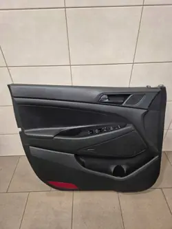 Hyundai Tucson III Dörrklädsel Vänster Fram OEM 82351-D7000