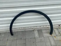 Vasen etulokasuojan trimmi Tesla Model Y EU