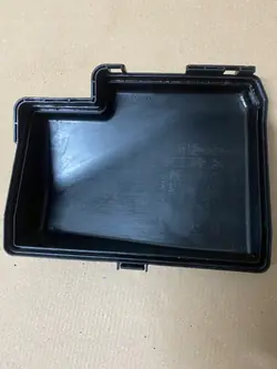 Tapa Caja Fusibles OEM 82662-52801 para Toyota Yaris III