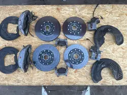 Audi S6/RS6 C8 keraamiset jarrupalat OEM 4M0615602J