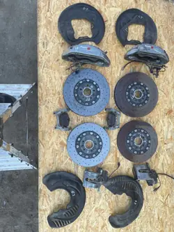 Audi S6/RS6 C8 keraamiset jarrupalat OEM 4M0615602J