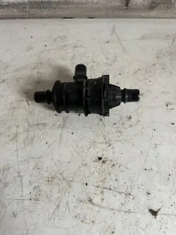 Boîtier Thermostat Renault Clio V OEM 212006896R