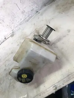 Begagnad bromscylinder OEM 32668423 för Audi A3 2.0L