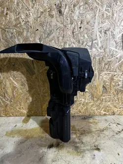 Mazda OE PY1A-13-3AY Carcasa de Filtro de Aire