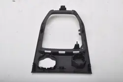 Audi A1 II Vaihteenvalitsinrunk OEM 82C864261B