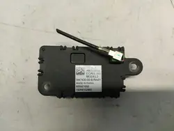 TESLA Model 3 Antennenverstärkermodul