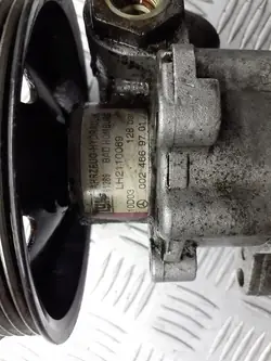 Pompe de direction assistée Mercedes C 240 2.6 0024669701