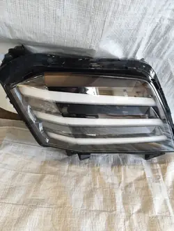 Peugeot 208 II LED DRL vänster strålkastare OEM 9851054180