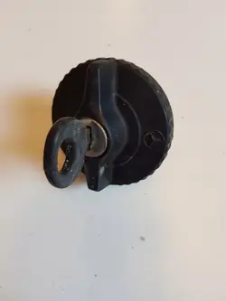 Bouchon de réservoir avec clé OEM Korek w123 wl Mercedes W123