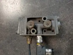 Válvula caixa ZF 0501219310 - Estado usado
