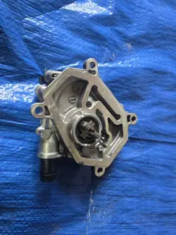 Mercedes Hochdruckpumpe OEM A27018009 - Gebraucht