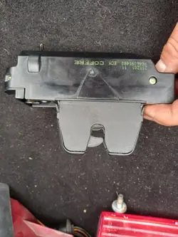 Baklucka Lås PEUGEOT 607 2.2 EZDC 2002 OEM 9646091480