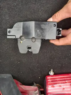 Fechadura do porta-malas PEUGEOT 607 2.2 EZDC 2002 OEM 9646091480
