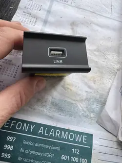 Prise USB console KIA OEM 96120-D9600 - Occasion