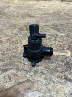 Válvula termostato OEM A6512000715 para Mercedes-Benz