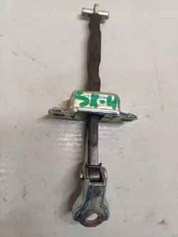 Suzuki SX4 06-12 Dörrstopp OEM BHZ2463 Vänster Fram