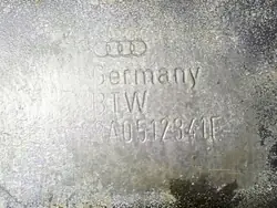 Oikea takaiskunvaimenninkinnike OEM DRC100397 Audi A4 B5
