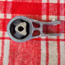 Suporte de Caixa Jeep Compass II OEM ŁAPA PODUSZKA