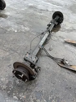 Ford Transit MK7 Bakaxelbalk OEM 2.2 15'' 06-14
