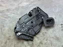 Vasen Takaluukun Lukko 5TA839015E Skoda Octavia 3